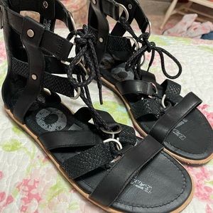 Woman’s Sorel Tie up Sandals.  Excellent Condition, never worn. Zipper back